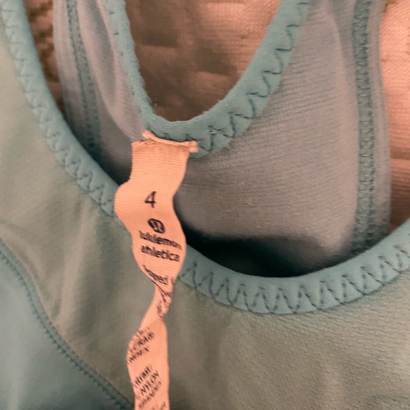 Blue lululemon tank size 4 - Picture 4 of 4